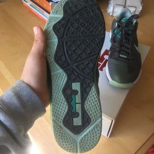 Lebron 9 Low Easter Size 9.5